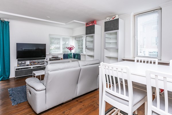 Foto - Verkocht onder voorbehoud: Appartement op 1e etage , 1 slaapkamer, balkon, duurzame VVE plus garage. Centraal gelegen nabij alle verbindingswegen.
